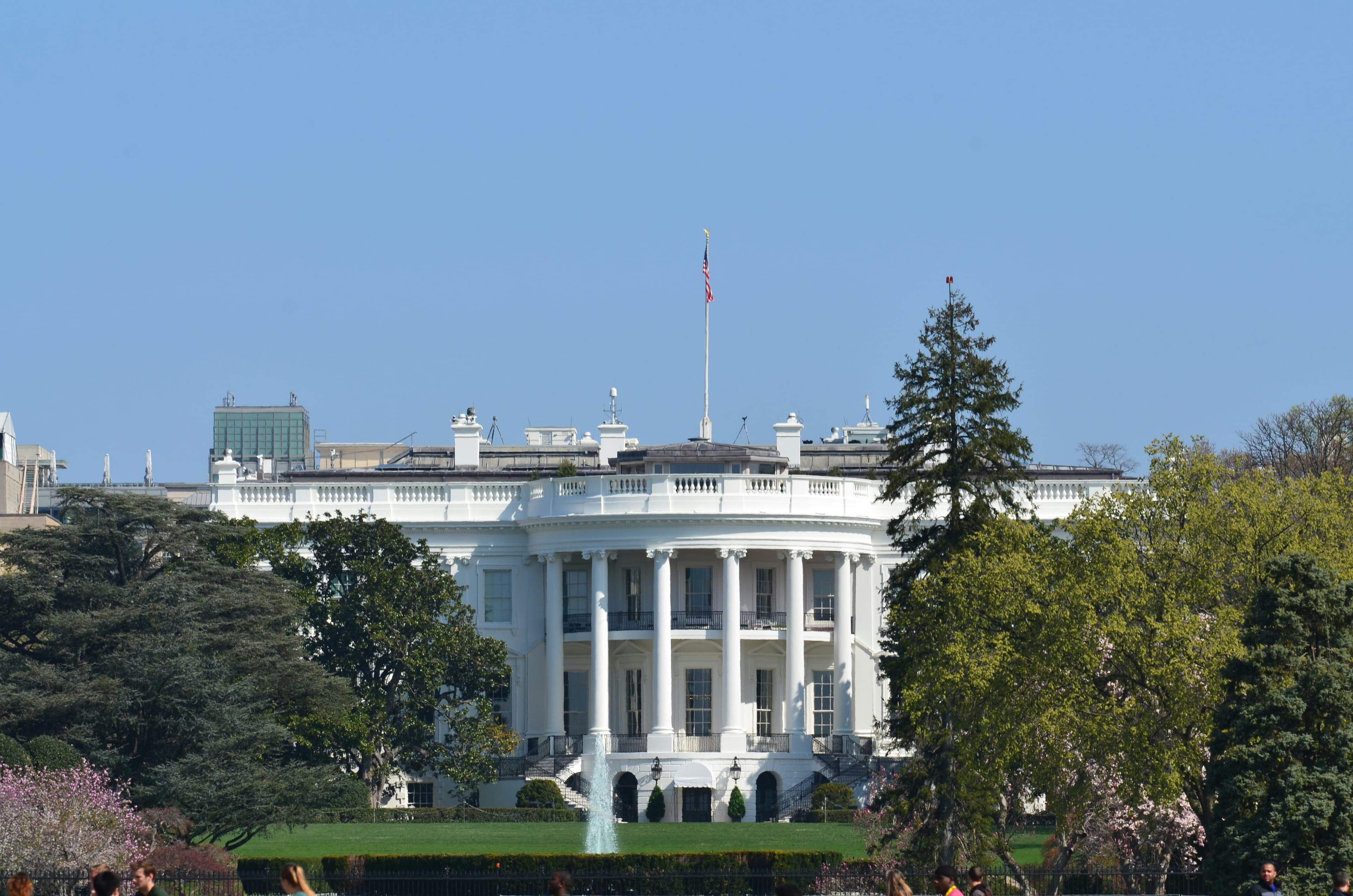 A photo of the White House on a sunny day.