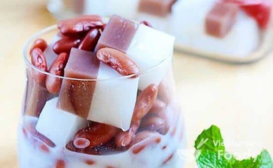 Vietnamese typical soup made of red beans and tapioca
