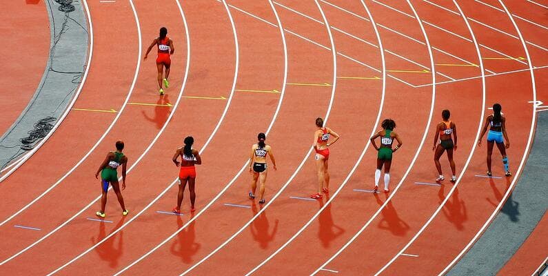 Women ready to run on an athletic field