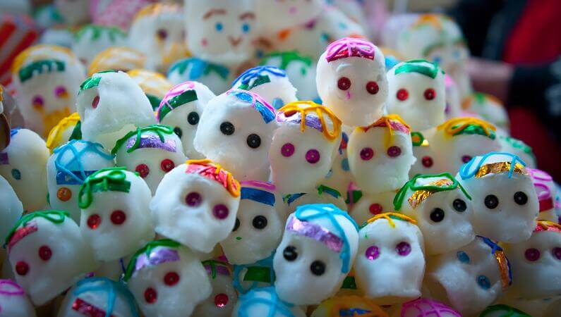 Día de los muertos decorations (small, colorful skulls)
